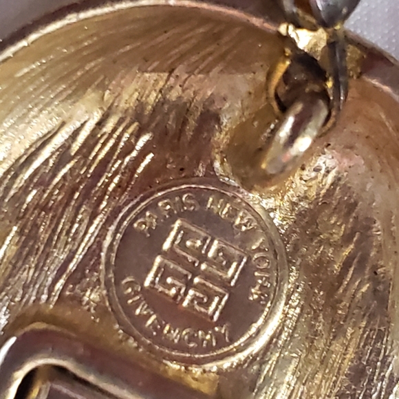 Givenchy Vintage Pearl Clasp Chunky Faux Baroque Pearl Bracelet - Picture 2 of 4